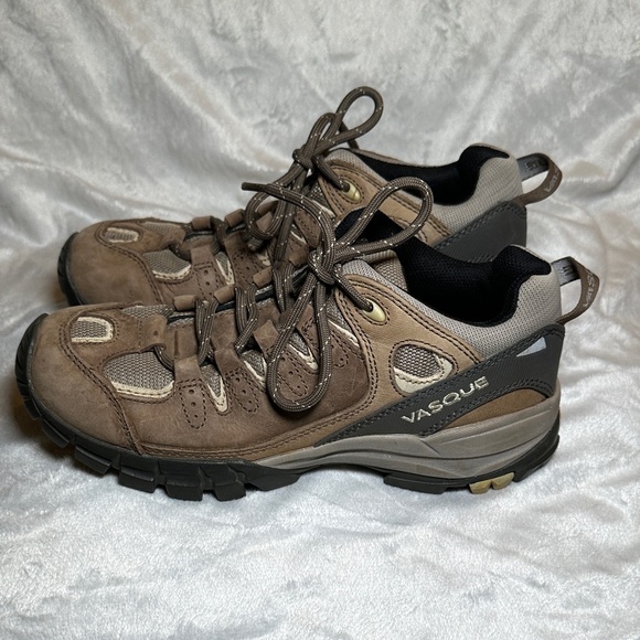 Vasque Shoes - Vasque Mantra Vibram Hiking Trail Shoes Woman’s size 8 Brown Tan Athletic